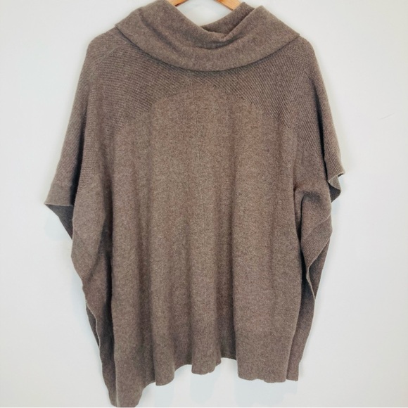 Splendid tan cashmere oversized sweater poncho with front pocket. Size XS/S - Picture 2 of 3